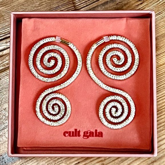 πΊπHPππΊ NWT Cult Gaia Ramala Crystal-Embellished Gold Spiral Earrings - Picture 3 of 17